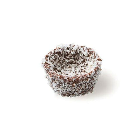 بسكويت ويفر علي شكل كأس مغطي بالكاكاو مع جوز الهند