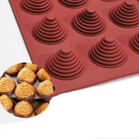 قالب سيليكون هرمي مخطط ، 15 تجويف قطر 4سم ، ارتفاع 3سم