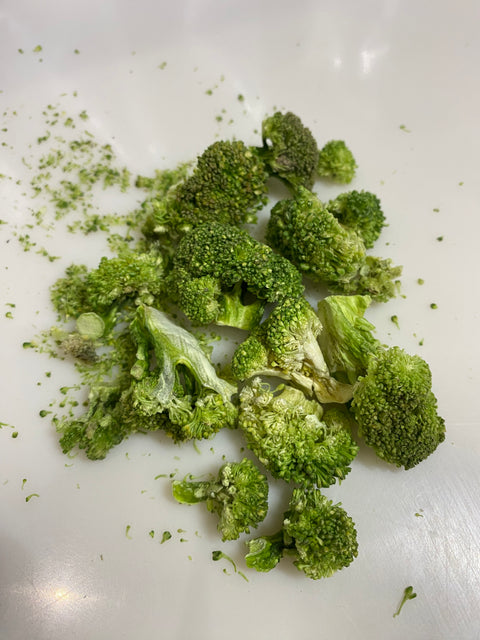 Freeze dried broccoli florets