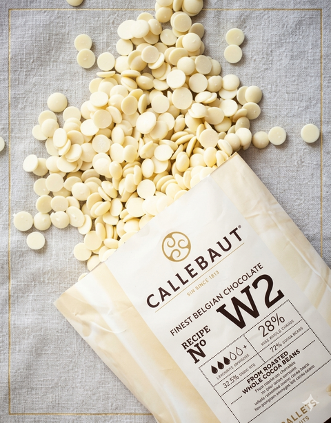 حبيبات شوكولاتة كاليبوت Callebaut بيضاء 28% بلجيكية – جودة احترافية عالمية